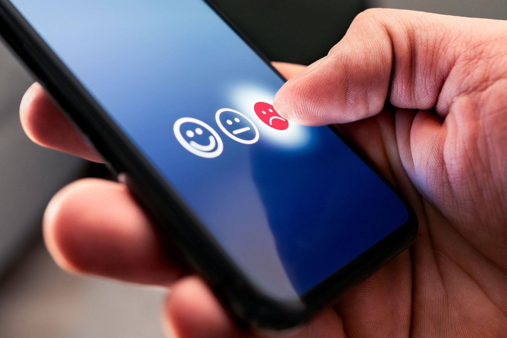 Bad review and complaint. Unhappy customer complain. Negative feedback in survey poll in phone. Low quality and rating online. Experience, business reputation and ranking.